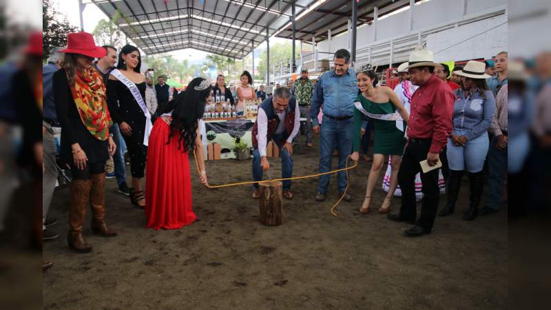 No a las huertas de aguacate en Morelia, pide el presidente municipal en la expo rural 