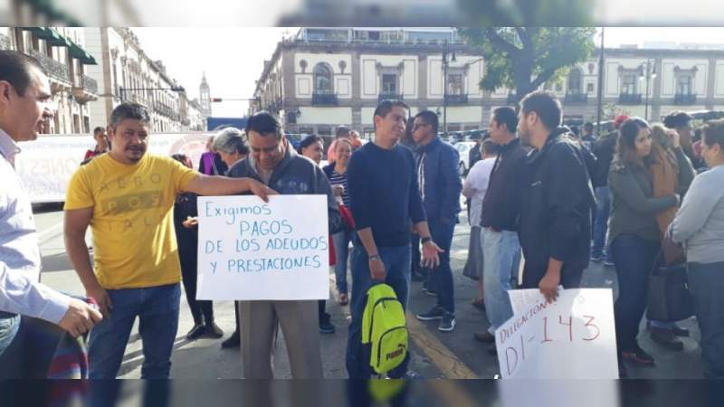 SNTE bloquea la avenida Madero en Morelia 