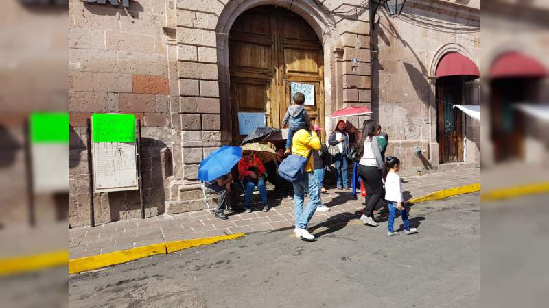 CECyTEM toma las oficinas del SAT en Morelia 