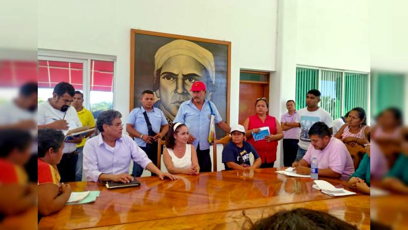 Revisan habitantes de Lázaro Cárdenas avances en demandas de obras y servicios públicos 