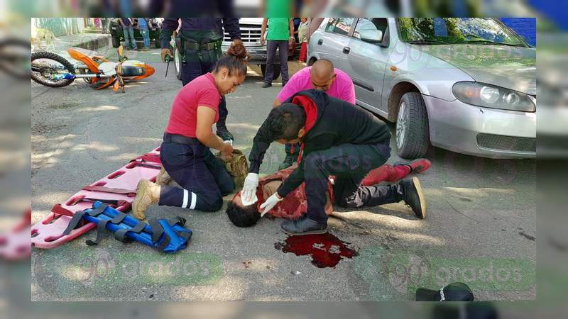 Grave un adolescente tras accidentarse en una moto en Zitácuaro - Foto 2 