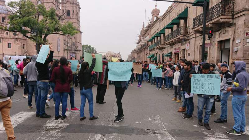 CUL bloquea la avenida Madero en Morelia - Foto 1 