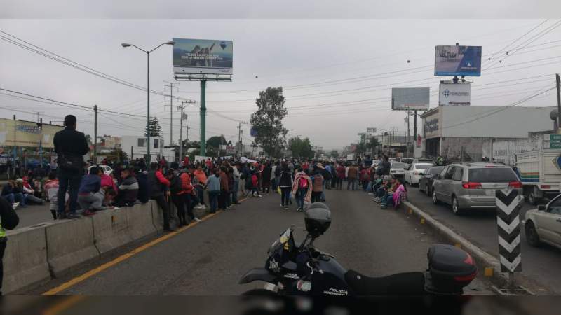 CNTE realiza bloqueos en diversos puntos de Michoacán 