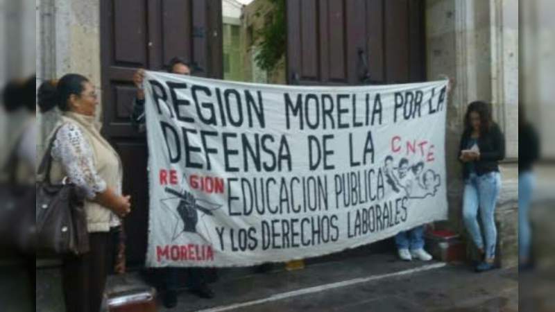 CNTE toma oficinas de rentas en Michoacán 