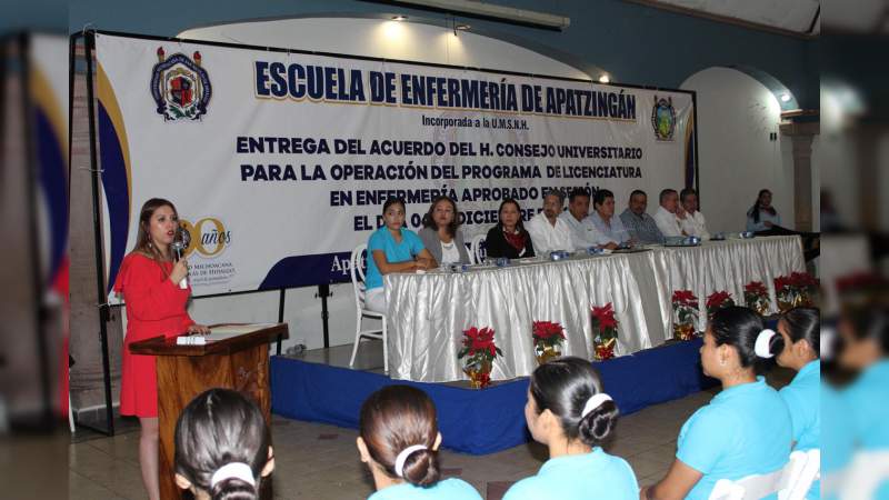 Con nivel Licenciatura, Escuela de Enfermería de Apatzingán, incorporada a la UMSNH - Foto 0 