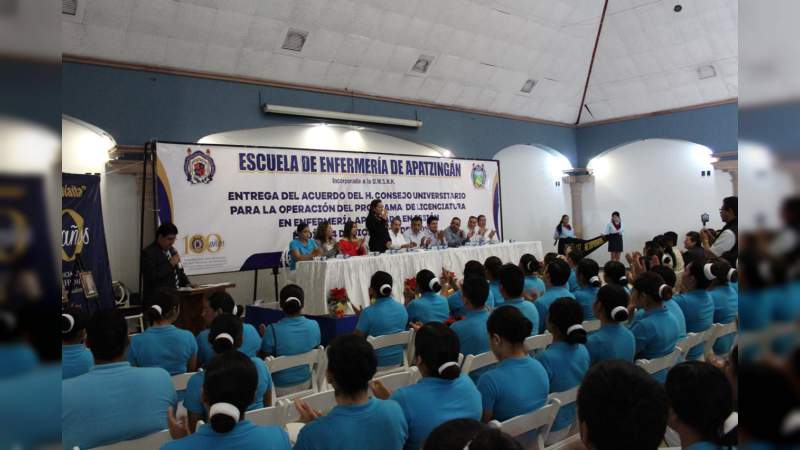 Con nivel Licenciatura, Escuela de Enfermería de Apatzingán, incorporada a la UMSNH - Foto 1 
