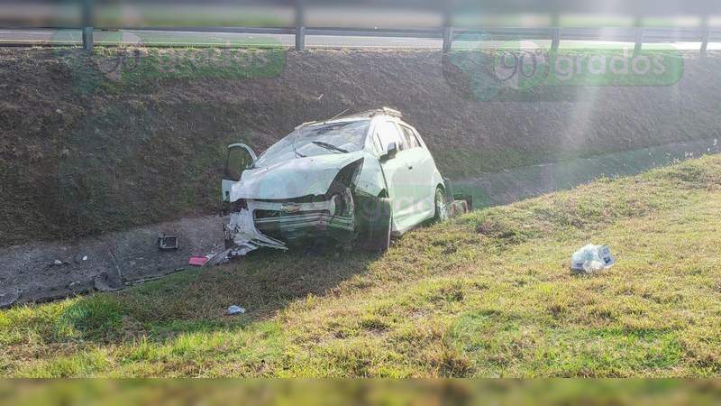 Vuelca automóvil en Contepec y muere el conductor - Foto 2 