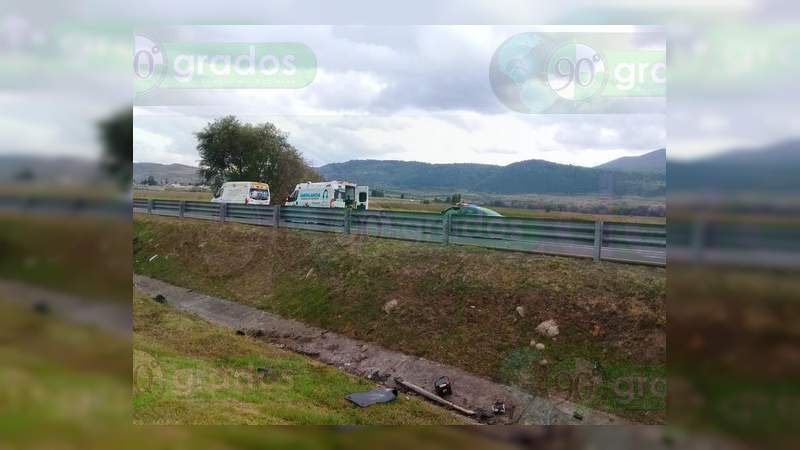 Vuelca automóvil en Contepec y muere el conductor - Foto 3 