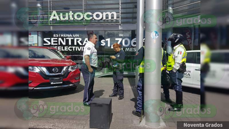Asaltan a clientes en la Nissan en Morelia; iban a comprar un carro - Foto 1 