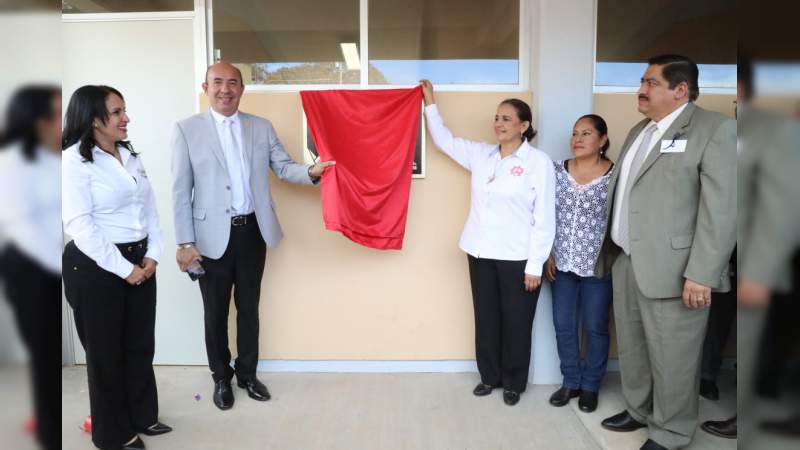 Alberto Frutis Solís, entregó primera etapa de construcción de la Escuela Secundaria Técnica 162 - Foto 1 