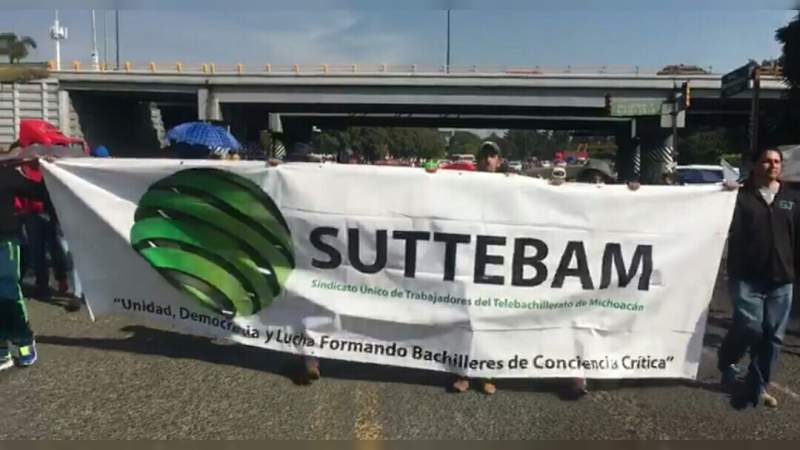 Comienzan a congregarse docentes para megamarcha en Morelia 