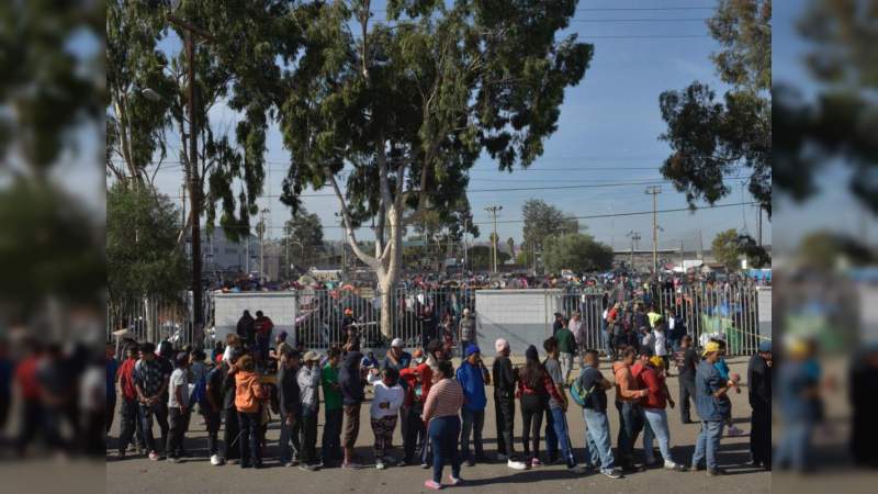 Más de tres mil Integrantes de la caravana migrante aún continúan en México 
