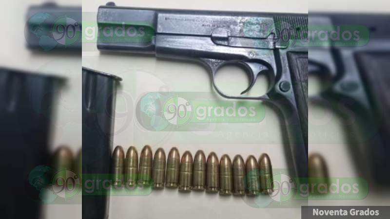 Detienen a dos sujetos con un arma y droga en Jacona, Michoacán  