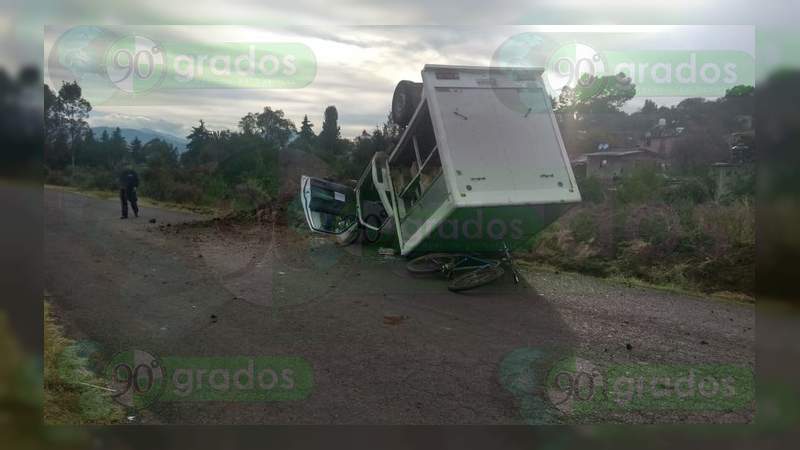 Volcadura en carretera de Lagunillas deja un herido - Foto 1 