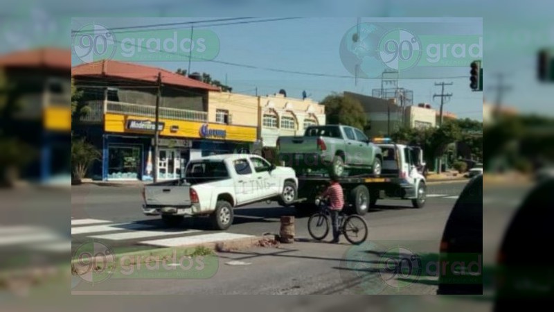Tras balaceras y bloqueo carretero en Buenavista, aseguran camioneta con siglas del Cártel Jalisco 