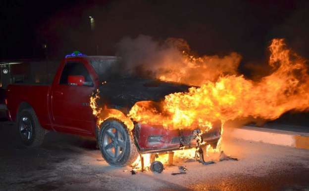 Se incendia camioneta en calles de Uruapan, Michoacán - Foto 0 