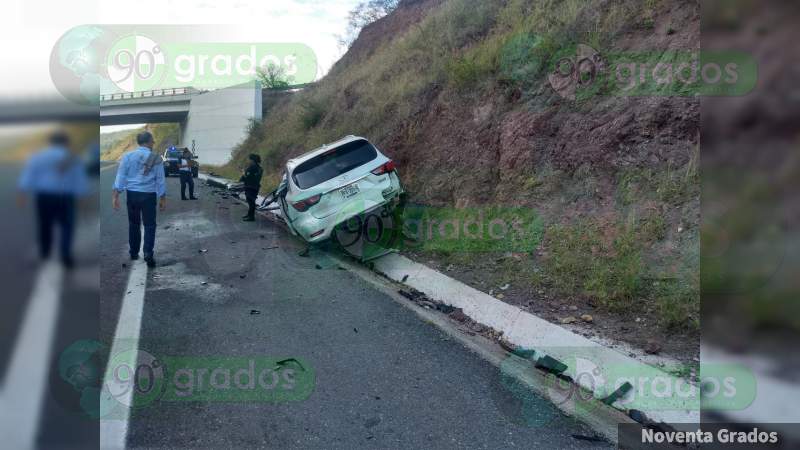 Salvador López Orduña exalcalde de Morelia, salva su vida de milagro al chocar contra un tráiler - Foto 0 