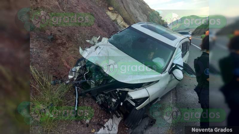 Salvador López Orduña exalcalde de Morelia, salva su vida de milagro al chocar contra un tráiler - Foto 1 