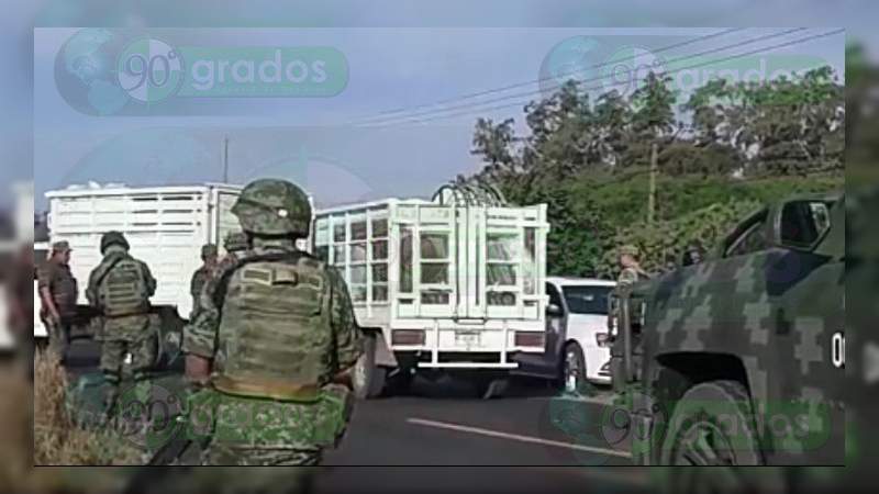 Se registran enfrentamiento y bloqueos carreteros en Buenavista y Apatzingán - Foto 1 
