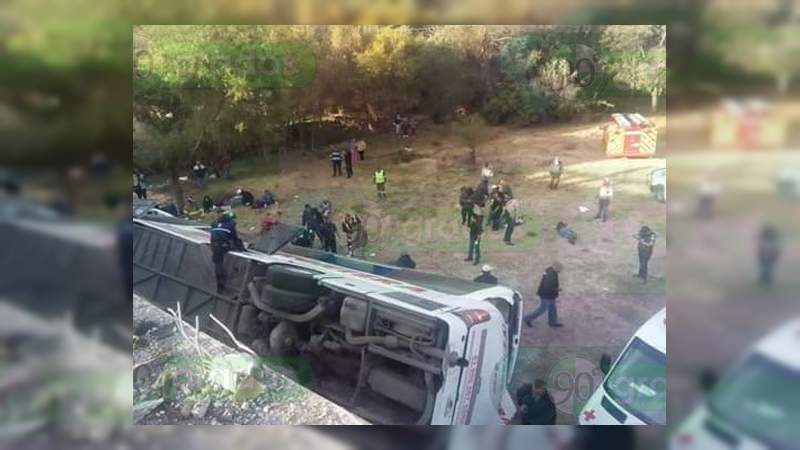 Siete muertos y 24 heridos al accidentarse autobús en San Luis Potosí - Foto 1 