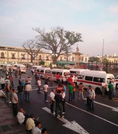Bloquean transportistas la avenida Madero, en el Centro Histórico de Morelia - Foto 0 