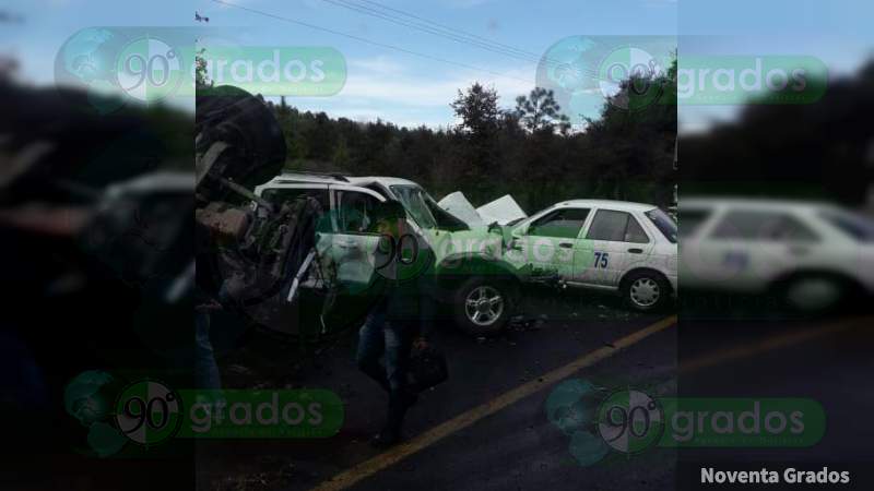 Aparatoso accidente deja dos heridos En la carretera Uruapan-Paracho  - Foto 0 