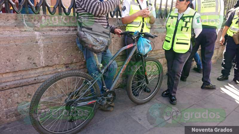 Lo detienen tras robarse bici en Plaza de Armas, en Morelia, Michoacán  - Foto 1 