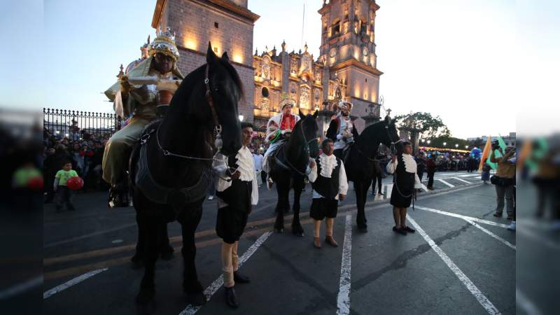 Se realiza Cabalgata de los Reyes Magos en Morelia - Foto 5 