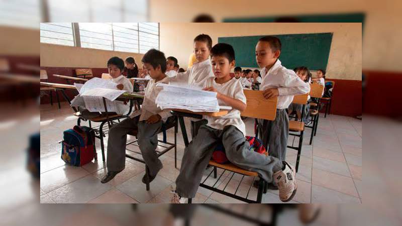 Regresan a clases un millón 400 estudiantes en Michoacán 
