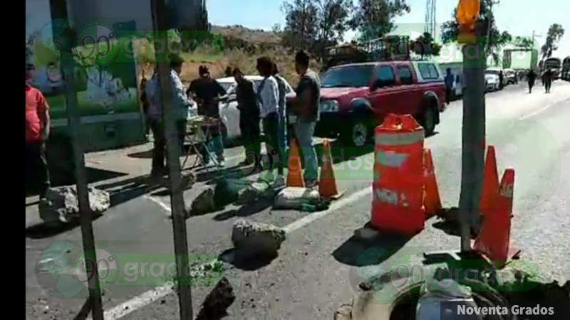 Bloquean la Abasolo - Irapuato por desabasto de gasolina en Guanajuato  