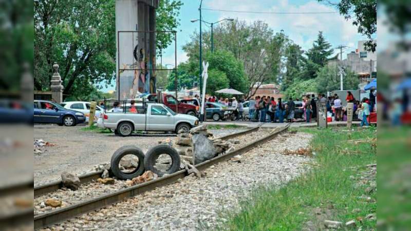 CNTE amenaza con bloquear vías del tren en Michoacán 