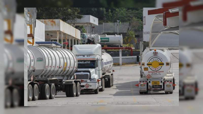 Autotanques de la Canacar trabajarán 24/7 para reestablecer abasto de gasolina 