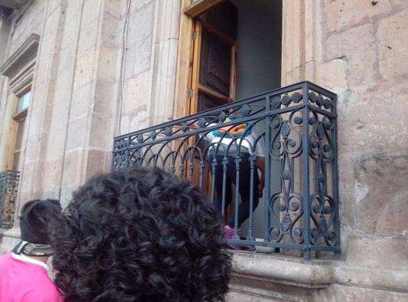 Normalistas ingresan por la fuerza a Palacio de Gobierno de Morelia - Foto 0 
