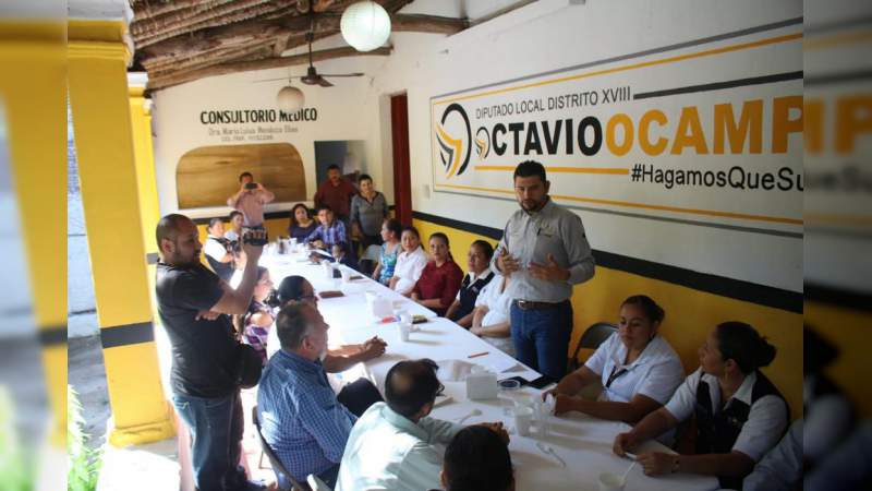 Octavio Ocampo se reúne con enfermeras y enfermeros en Huetamo - Foto 2 