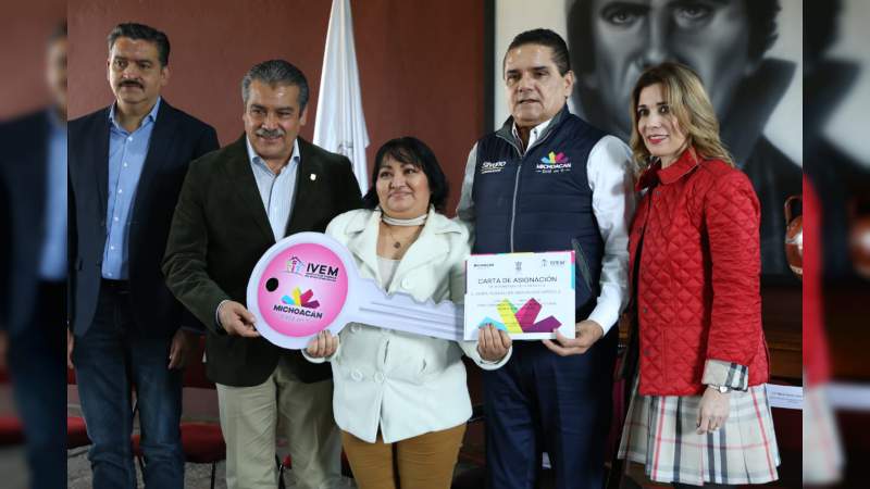 Entrega Gobernador de Michoacán viviendas a víctimas del 15-S - Foto 0 