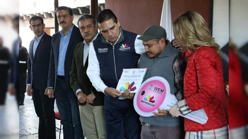 Entrega Gobernador de Michoacán viviendas a víctimas del 15-S - Foto 3 