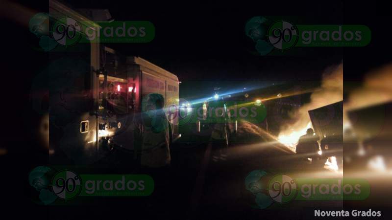 Incendio consume trailer sobre la México - Guadalajara - Foto 0 