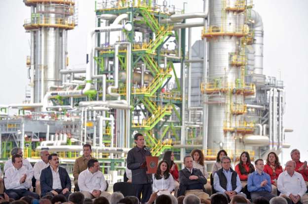 Anuncia EPN inversión por 23 mil millones de dólares en refinerías de Pemex - Foto 0 