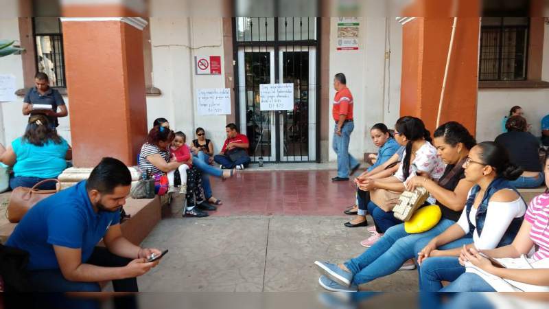 Maestros de la CNTE, toman dependencias municipales y estatales en ...