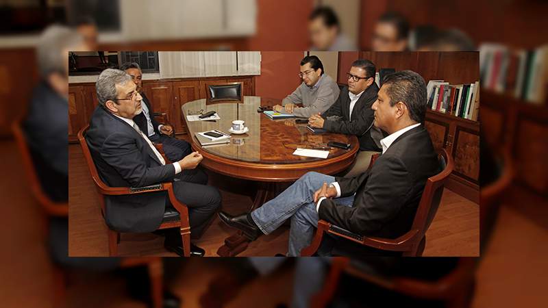 Intercambiar experiencias para fortalecer la transparencia en el ejercicio del gasto, objetivo de la reunión del Rector con el titular de la SECOEM - Foto 2 