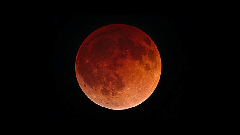 Eclipse lunar podrá verse en todo el país, mañana domingo 