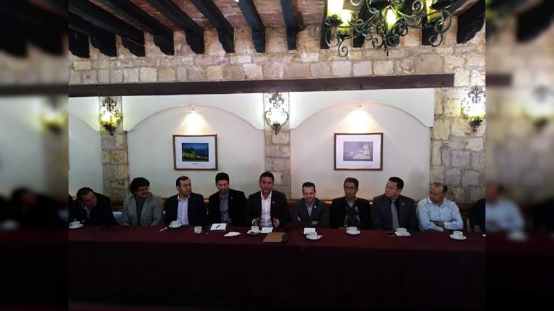 Se reúne rector de la UMSNH con directores de facultades y unidades profesionales - Foto 2 