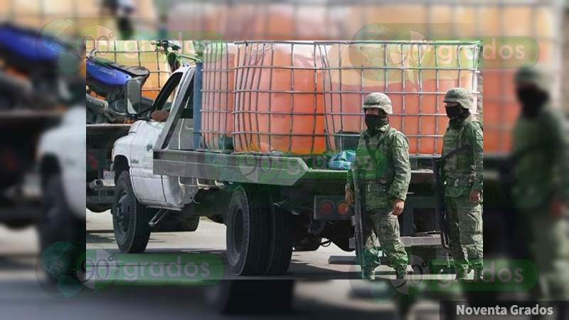 Asegura Ejército a nueve personas y 12 mil litros de huachicol en Huimanguillo, Tabasco  