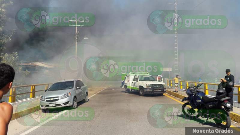 Se incendia negocio de autopartes en Lázaro Cárdenas, Michoacán - Foto 0 