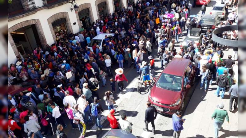 CNTE se manifiesta frente al Congreso del Estado 