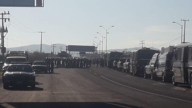 CNTE bloquea la desviación a Cointzio 
