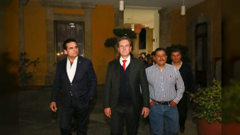 Atienden Silvano Aureoles y titular de SEP demandas del magisterio 
