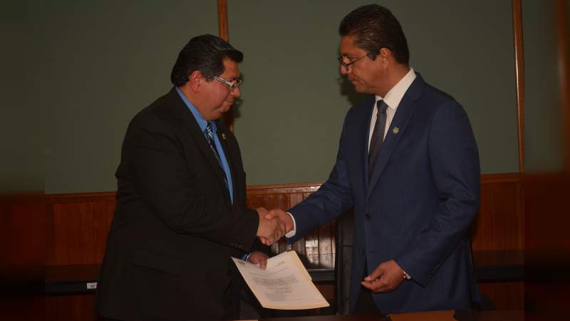 Designan a Juan Carlos Miranda como director interino de la Facultad de Contaduría y Ciencias Administrativas de la Casa de Hidalgo 