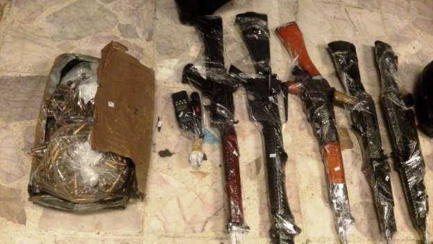 Detienen a dos elementos de la Fuerza Rural integrantes de la delincuencia organizada, en Arteaga, Michoacán - Foto 0 