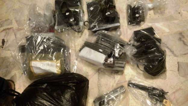 Detienen a dos elementos de la Fuerza Rural integrantes de la delincuencia organizada, en Arteaga, Michoacán - Foto 1 